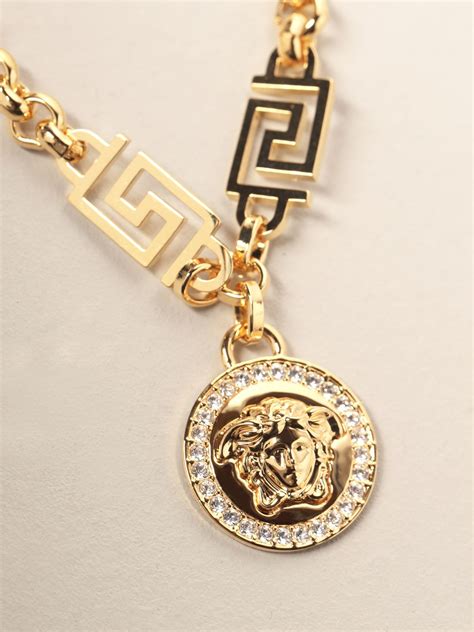 medaglione con testa versace|Bracciali da uomo di Versace .